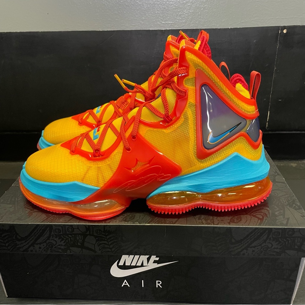 NEW men’s NIKE LEBRON 19 XlX
